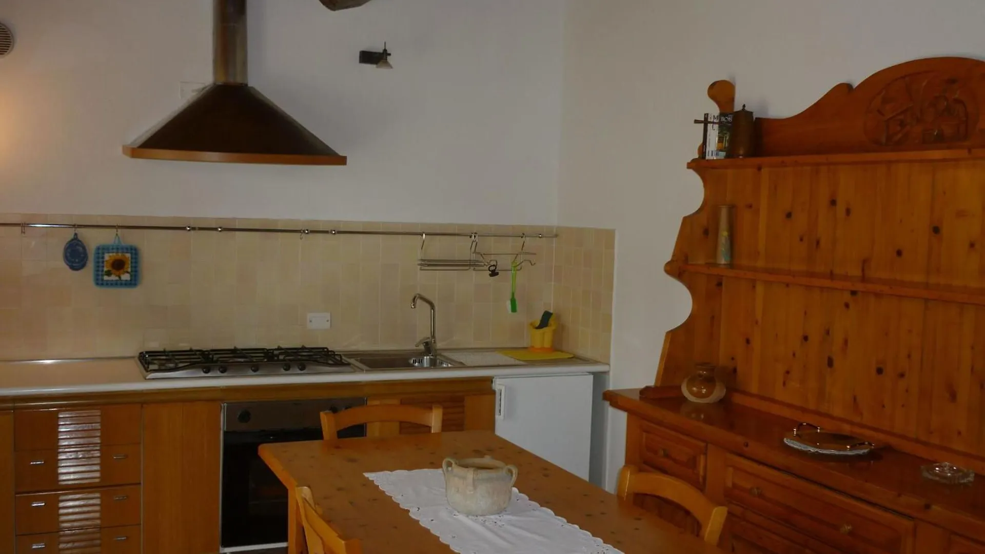 בית הארחה גאמבאסי 	Casa Ceneruzzi איטליה