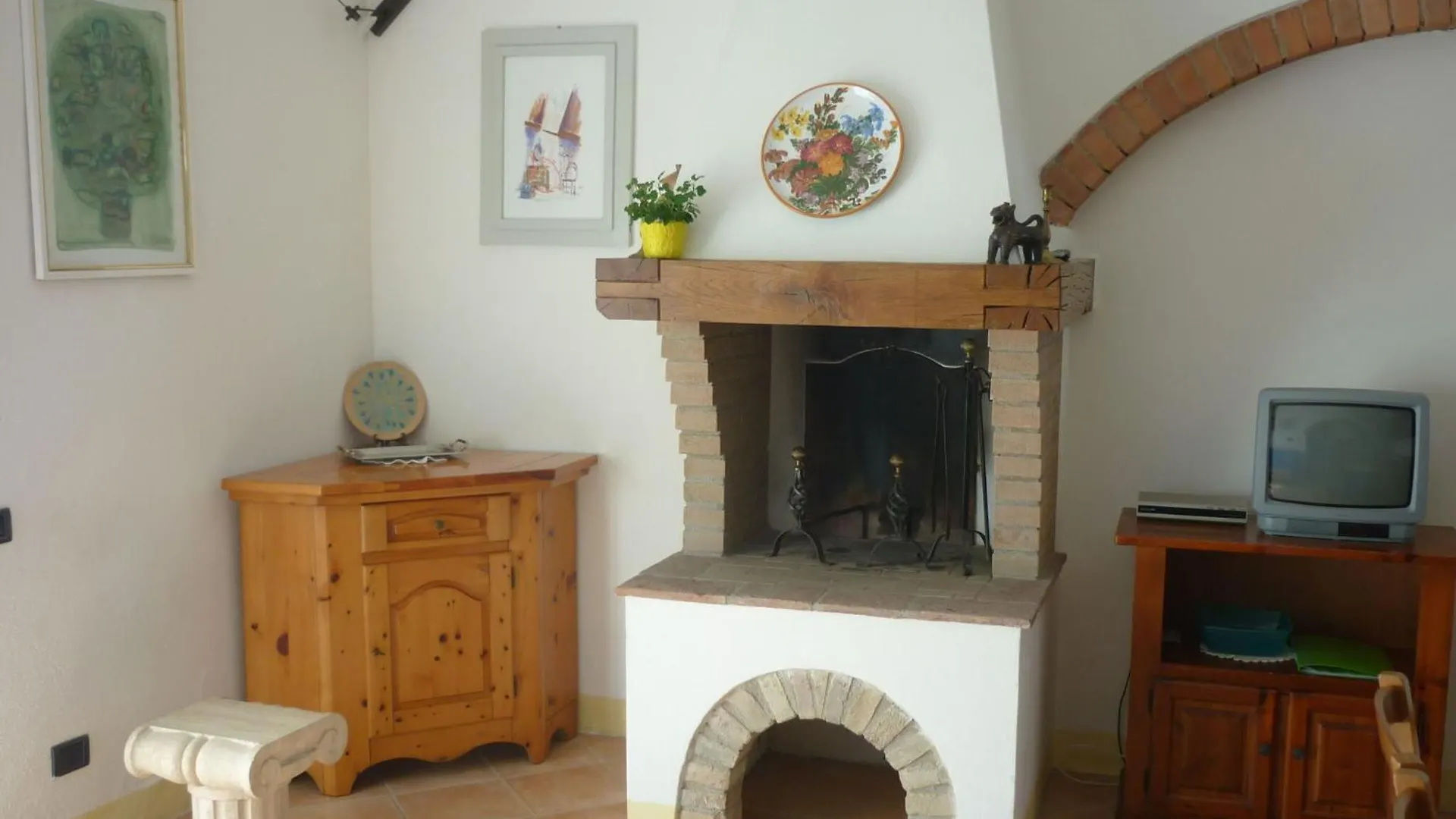 בית הארחה גאמבאסי 	Casa Ceneruzzi
