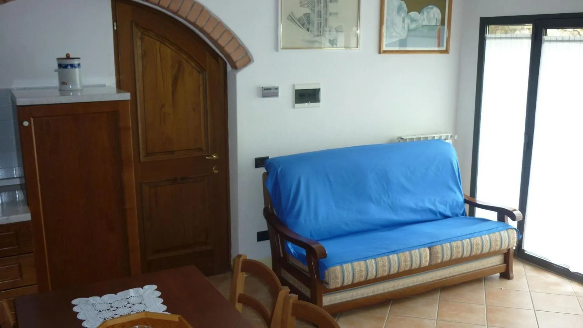 בית כפרי בית הארחה גאמבאסי 	Casa Ceneruzzi